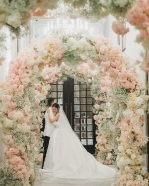 Michelle Wai Instagram - 唔經唔覺婚禮已經過咗兩星期，記得結婚當日，由起身一擘大眼嗰一刻開始，就好緊張同擔心。但係好幸運地一切都好圓滿，感激所有好朋友嘅幫忙，感激所有團隊高質素完美嘅配合，每一刻嘅畫面都充滿着愛同感動，雖然婚後對腳痛足三日，感覺好似拍咗三日打戲一樣，但都係值得嘅! ❤️

Hotel Venue: @islandshangrila
Hotel Deco: @bigdayweddingg 
Photography: @billyonairphotography
Emcee: @kissisis
Gowns: @trinitybridal #trinitybridal
High Heels: Silver ones/@giuseppezanotti, White ones/@christianlouboutin
Jewellery: @emperorjewellery 
Suit: @decon.tailormade 
Michelle&Kenley’s makeup: @make_up_by_mw 
Michelle&Kenley’s Hairstyling: @singsing113 
Bouquet: @bfflowers.boule.de.fleurs
Wedding Favors: @jomalonelondon @skinceuticals @lucullus_hk @shwedding.store