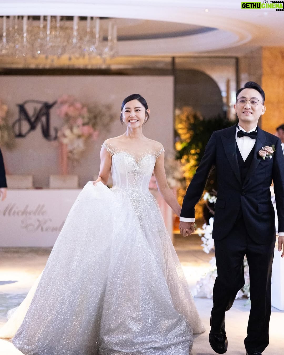 Michelle Wai - 28.5K Likes - 唔經唔覺婚禮已經過咗兩星期,記得結婚當日,由起身一擘大眼嗰一刻開始,就好緊張同擔心。但係好幸運地一切都好圓滿,感激所有好朋友嘅幫忙,感激所有團隊高質素完美嘅配合,每一刻嘅畫面都充滿着愛同感動,雖然婚後對腳痛足三日,感覺好似拍咗三日打戲一樣,但都係值得嘅! ❤️
Hotel Venue: @islandshangrila
Hotel Deco: @bigdayweddingg
Photography: @billyonairphotography
Emcee: @kissisis
Gowns: @trinitybridal #trinitybridal
High Heels: Silver ones/@giuseppezanotti, White ones/@christianlouboutin
Jewellery: @emperorjewellery
Suit: @decon.tailormade
Michelle&Kenley’s makeup: @make_up_by_mw
Michelle&Kenley’s Hairstyling: @singsing113
Bouquet: @bfflowers.boule.de.fleurs
Wedding Favors: @jomalonelondon @skinceuticals @lucullus_hk @shwedding.store