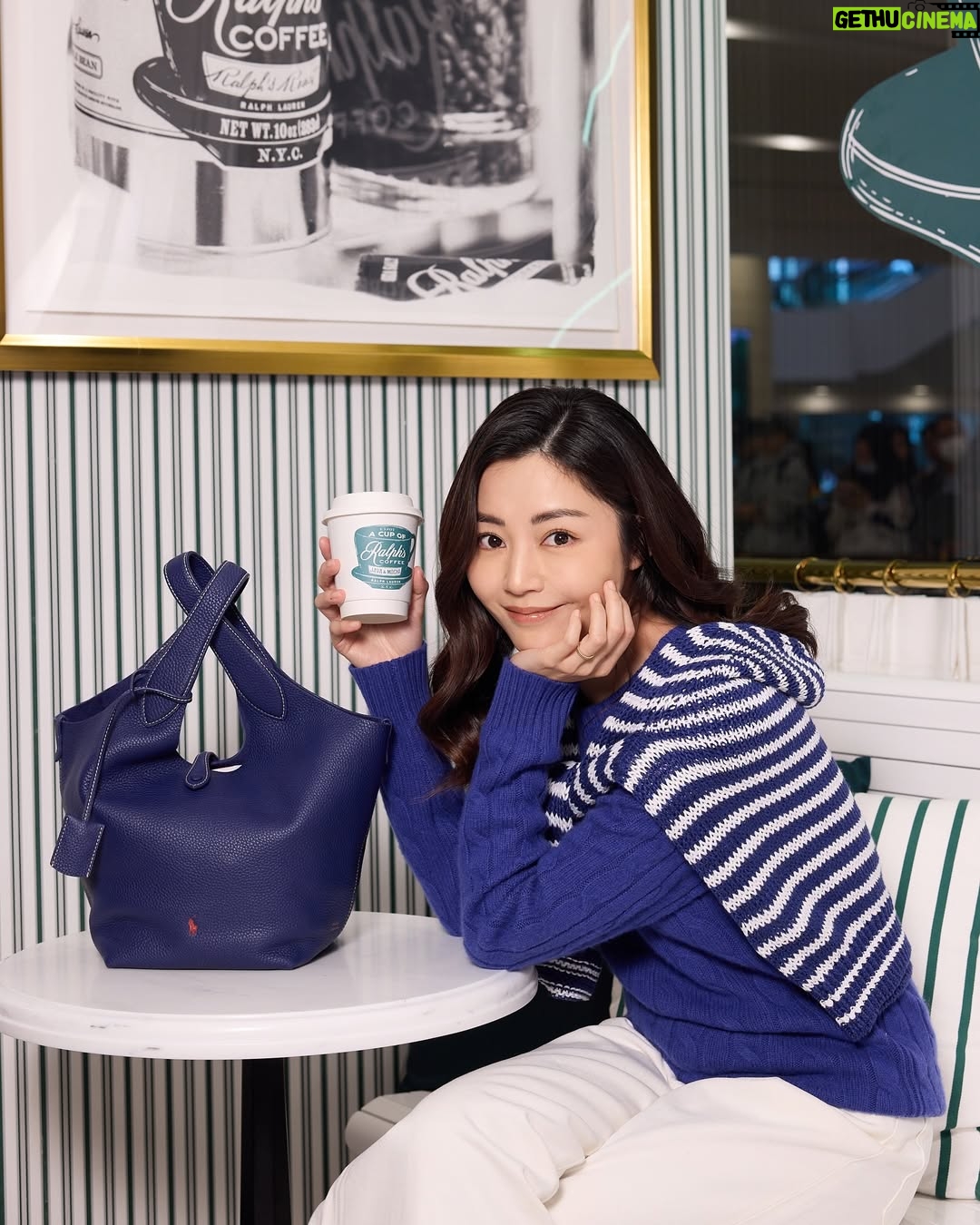 Michelle Wai - 6.8K Likes - 好開心可以率先去到金鐘太古廣場的Polo Ralph Lauren新店參觀順便shopping🛍️。
我已經急不及待喺現場襯左好多全新春夏系列,仲試用左又輕便又多功能性嘅新款手袋。簡潔線條嘅設計撞色 Polo logo,仲有唔同尺寸同多種鮮豔顔色選擇,總會搵到一款適合自己。用左咁colorful嘅手袋,人都特別開心特別歡樂!😝
另外新店仲有 Ralph’s Coffee,shopping完仲可以嘆返杯咖啡,大家都快D黎金鐘太古廣場Polo Ralph Lauren行下啦!!
@POLORALPHLAUREN
#PoloRalphLauren
@RALPHSCOFFEE
#RalphsCoffee
#RalphLaurenHK