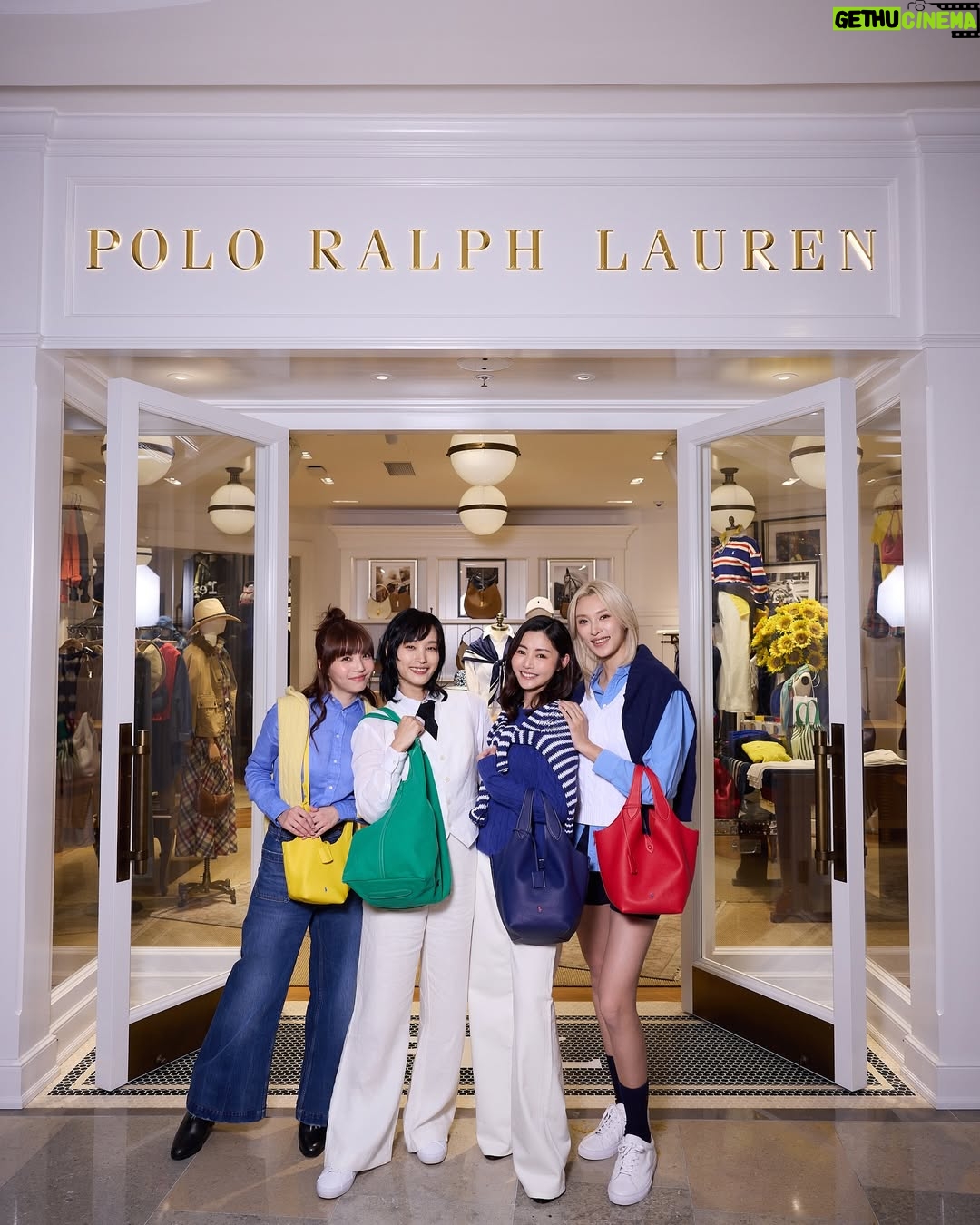 Michelle Wai - 6.8K Likes - 好開心可以率先去到金鐘太古廣場的Polo Ralph Lauren新店參觀順便shopping🛍️。
我已經急不及待喺現場襯左好多全新春夏系列,仲試用左又輕便又多功能性嘅新款手袋。簡潔線條嘅設計撞色 Polo logo,仲有唔同尺寸同多種鮮豔顔色選擇,總會搵到一款適合自己。用左咁colorful嘅手袋,人都特別開心特別歡樂!😝
另外新店仲有 Ralph’s Coffee,shopping完仲可以嘆返杯咖啡,大家都快D黎金鐘太古廣場Polo Ralph Lauren行下啦!!
@POLORALPHLAUREN
#PoloRalphLauren
@RALPHSCOFFEE
#RalphsCoffee
#RalphLaurenHK