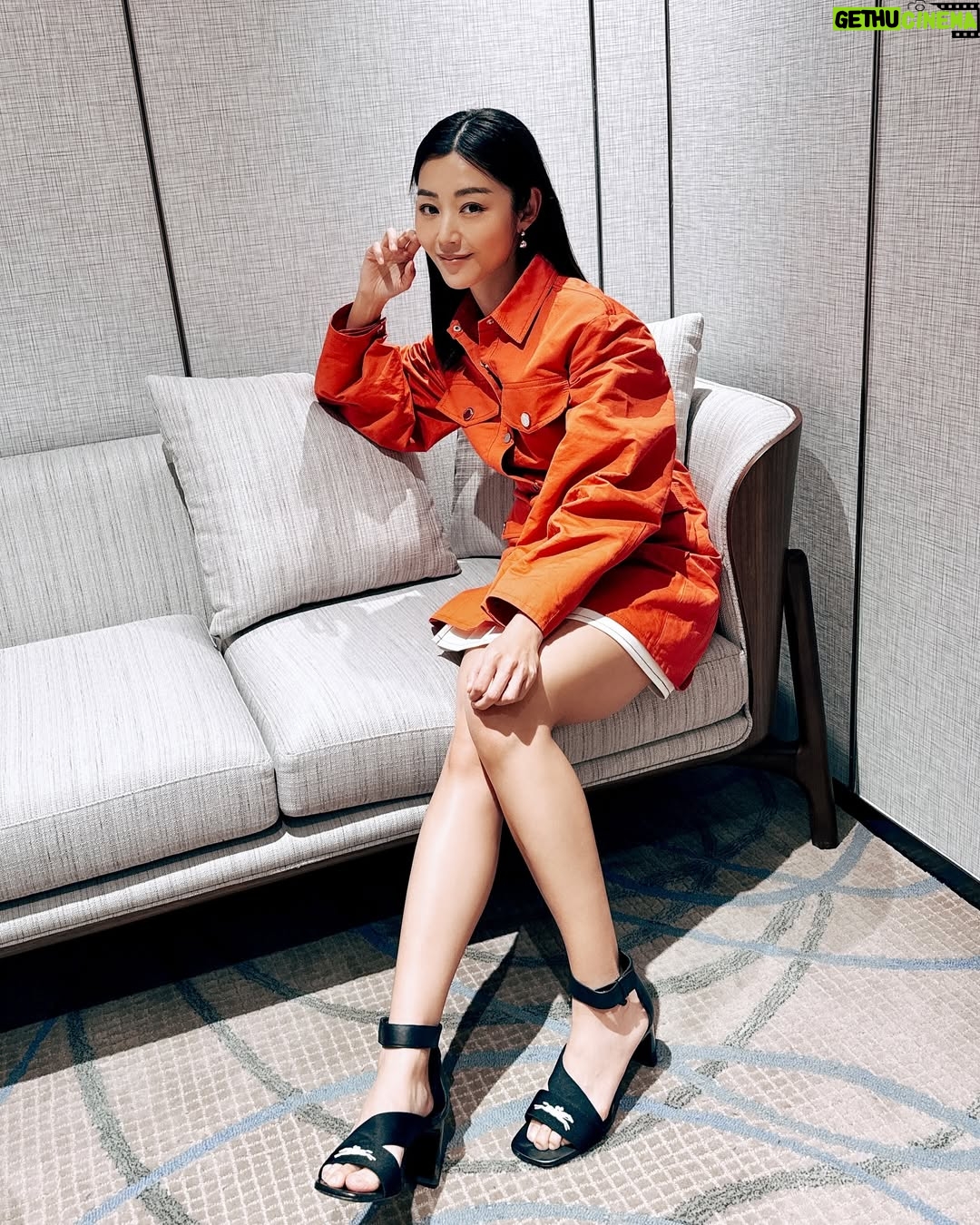 Michelle Wai - 11.3K Likes - 最後一日做衛小姐….🙃
#明天有任何甩漏請多多包涵 🙏🏻
#招呼唔到飲多兩杯
Makeup: @make_up_by_mw
Outfits: @longchamp #longchamp #longchamphk