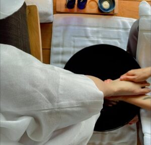 Midu Instagram - Sáng dậy tập Pilates - ngồi thiền - ngâm nước nóng và spa thư giãn 🧖🏻‍♀️