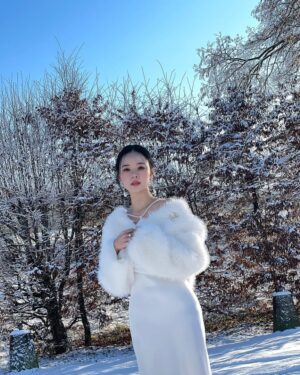 Midu Instagram - Một ngày thật đặc biệt ... Tuyết trắng phủ Paris ❄️🤍❄️