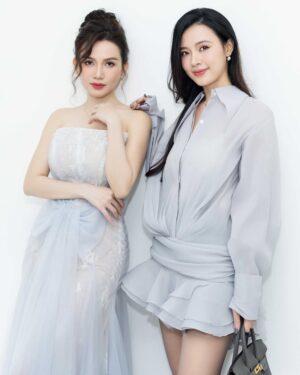 Midu Instagram - Chúc bạn mình khai trương hồng phát nhé Nguyễn Thị Phương Thanh 💛. Chúc mọi điều thuận lợi tốt đẹp nhất sẽ đến với bạn mình. 

Cám ơn hình đẹp a Nguyễn Đăng Khoa và make up đẹp c Ngọc Tâm MK