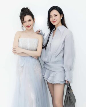 Midu Instagram - Chúc bạn mình khai trương hồng phát nhé Nguyễn Thị Phương Thanh 💛. Chúc mọi điều thuận lợi tốt đẹp nhất sẽ đến với bạn mình. 

Cám ơn hình đẹp a Nguyễn Đăng Khoa và make up đẹp c Ngọc Tâm MK