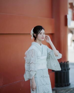Midu Instagram - Mùa hè tháng Bảy đỏ rực 🌺