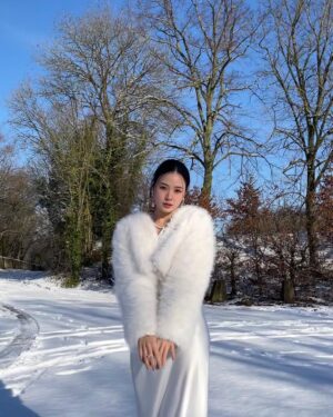 Midu Instagram - Một ngày thật đặc biệt ... Tuyết trắng phủ Paris ❄️🤍❄️