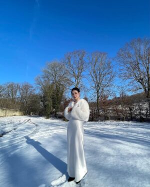 Midu Instagram - Một ngày thật đặc biệt ... Tuyết trắng phủ Paris ❄️🤍❄️