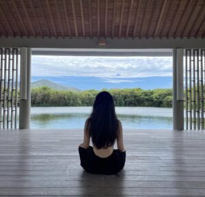 Midu Instagram - Sáng dậy tập Pilates - ngồi thiền - ngâm nước nóng và spa thư giãn 🧖🏻‍♀️