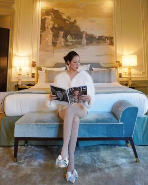 Midu Instagram - Xin chào buổi sáng Paris của tôi 🤍