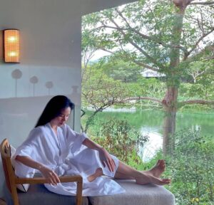 Midu Instagram - Sáng dậy tập Pilates - ngồi thiền - ngâm nước nóng và spa thư giãn 🧖🏻‍♀️