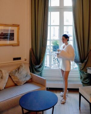 Midu Instagram - Xin chào buổi sáng Paris của tôi 🤍