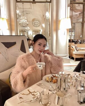 Midu Instagram - Hình như dạo này ăn uống hơi nhiều 😅