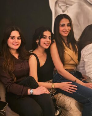 Minal Khan Instagram - Chilly Saturday night with my girls thanks @kinzahashmi for having us over 👀❤️