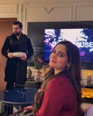 Minal Khan Instagram - What a beautiful winter night with awesome food and great company 🫶🏻

Thankyou Saboor & Saman for last night 🥂❤️