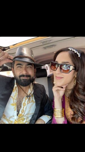Mira Sethi Instagram - A note of appreciation for this incredible human and actor with whom I’ve had the DELIGHT to work with on five projects: JAANUM, CHUPKE CHUPKE, PARISTAN, KUCH ANKAHI, VERY FILMY. Thank you for making me
laugh through everything @alisafina 💚💚💚

#actors #alisafina #pakistan #veryfilmy #humtv #comedy #ramadan #mirasethi #drama #kuchankahi #chupkechupke