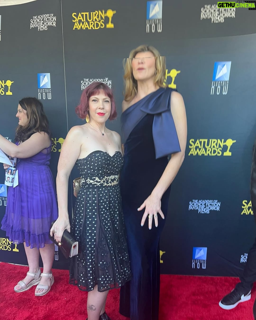 Missi Pyle - 3K Likes - Hi Bffs!! I went to the Saturn awards couple weeks ago to present an award with our bff @mrdrewscott who is a darn good writer (and performer) of jokes.
Also my gorgeous and talented roommate @allie.raeeeee did my hair and @kourt_cain, goddess of all things beauty, did my makeup!! Also also our other bff @jenevieve_marshall was my plus one lady and we enjoyed many shenanigans and ended the night with a *mostly delightful tarot card reading!
*The tower was the last card, in which people are hurling themselves off of a burning building, but, the cool thing is there’s a crown- like a royal crown- being cast from the top of the tower, as if some monarchy is being evicted, which perhaps, could mean in the end, all will be well ! Have a lovely Valentine’s Day Bffs! Dress by @aquabrandofficial shoes and jewelry by: my closet