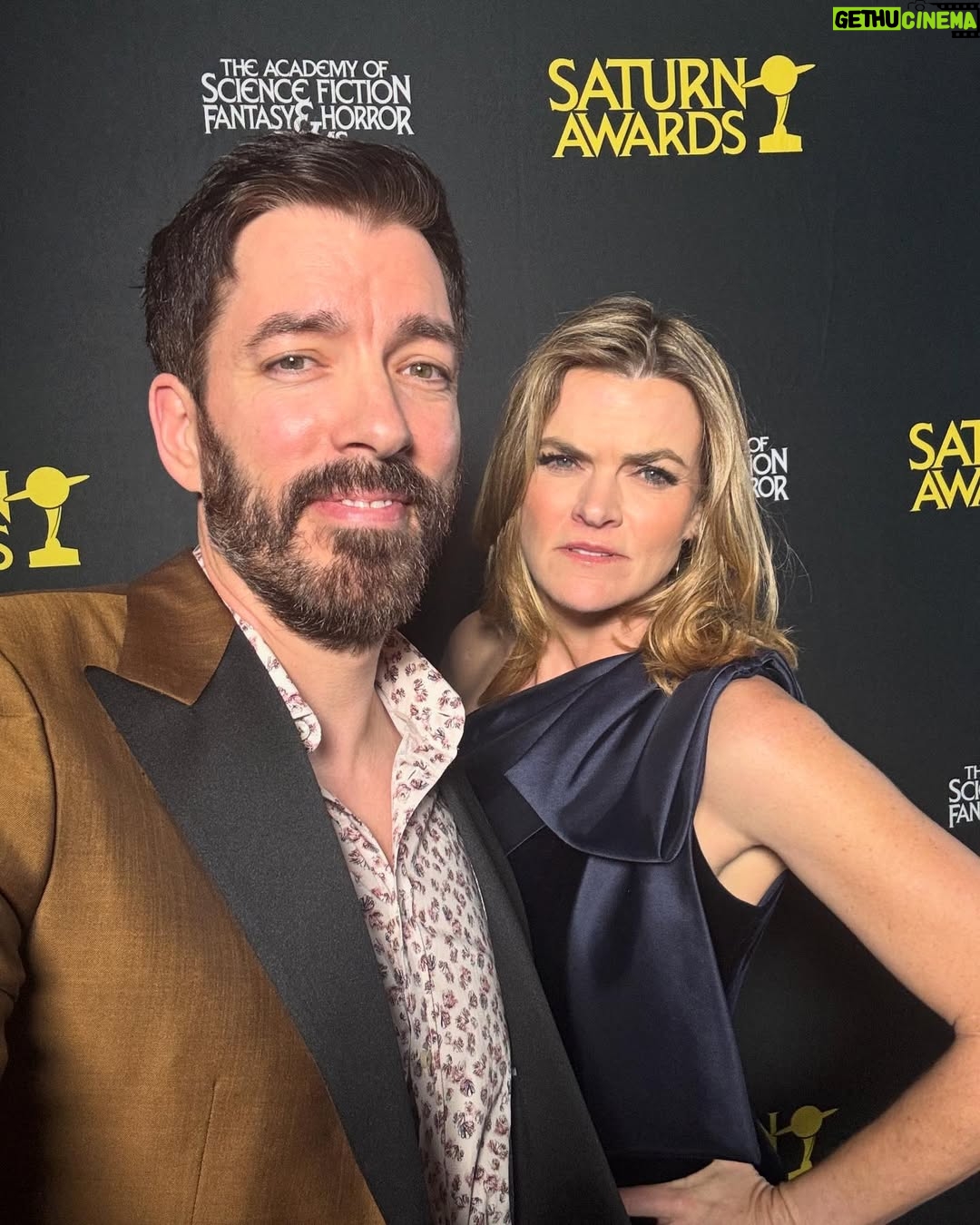 Missi Pyle - 3K Likes - Hi Bffs!! I went to the Saturn awards couple weeks ago to present an award with our bff @mrdrewscott who is a darn good writer (and performer) of jokes.
Also my gorgeous and talented roommate @allie.raeeeee did my hair and @kourt_cain, goddess of all things beauty, did my makeup!! Also also our other bff @jenevieve_marshall was my plus one lady and we enjoyed many shenanigans and ended the night with a *mostly delightful tarot card reading!
*The tower was the last card, in which people are hurling themselves off of a burning building, but, the cool thing is there’s a crown- like a royal crown- being cast from the top of the tower, as if some monarchy is being evicted, which perhaps, could mean in the end, all will be well ! Have a lovely Valentine’s Day Bffs! Dress by @aquabrandofficial shoes and jewelry by: my closet
