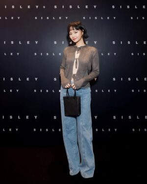 Miu Le Instagram - Chúc mừng thương hiệu Ý SISLEY @sisley_vietnam khai trương cửa hàng thứ 3. Cửa hàng mới đẹp và hoành tráng, 10 đỉm. Tất cả đều trưng bày những thiết kế mới nhất trong bộ sưu tập thu đông. Cảm ơn SISLEY vì buổi tối tuyệt vời. Ai mê thời trang Ý có vibe giống vậy thì phải ghé SISLEY ngay nheng💞💞💞

#SISLEY #SISLEYITALY #ITALY