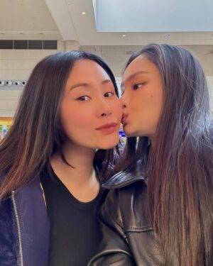 Miu Le Instagram - i love you so so so so so so muchhhhhhh👩🏻‍❤️‍💋‍👩🏻 @uyen_le_tt