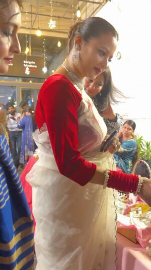 Mizna Waqas Instagram - Wedding Expo 
Mizna Waqas Artist a beautiful & talented Drama Actress visited  #wedding_Expo.
A beautiful day filled with love, inspiration, and connections! 
Our wedding expo was a huge success, thanks to all the wonderful couples, vendors, and participants who made it unforgettable. 
Here's a glimpse of the magic we created together. #WeddingExpo2024 
#LoveInTheAir #EventSuccess
#karachiwomensclub #karachi #weddingexpo2024 #EventSuccess #weddingexpo #𝗺𝗮𝗸𝗲𝘂𝗽𝘀𝗵𝗮𝗸𝗲𝘂𝗽 #exquisiate_pour #yo_nacho #memon_excellence_forum #loveintheair #kwc #uffaira
