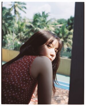 Moka Kamishiraishi Instagram - うれしいお知らせ📢

25歳を記念した写真集『charm charm(チャーム チャーム)』の発売が決定しました。
みなさまのおかげです。いつもありがとう！

5月下旬発売予定です、おたのしみに🌼