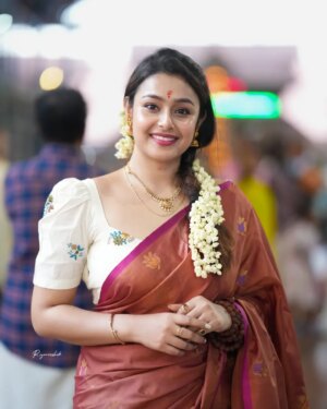 Mokksha Instagram - Celebrating each day with priority made myself a stable woman ..
Women's day wishes 💗 
Captured by @rajaneesh_vk 
Wearing @chakitha_designs @janaki_remya 
Special thanks @arunkumar_pk2410 @suraghsurendhran 
#mokksha #born #queen #guruvayoor #visit