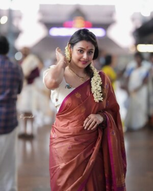 Mokksha Instagram - Celebrating each day with priority made myself a stable woman ..
Women's day wishes 💗 
Captured by @rajaneesh_vk 
Wearing @chakitha_designs @janaki_remya 
Special thanks @arunkumar_pk2410 @suraghsurendhran 
#mokksha #born #queen #guruvayoor #visit