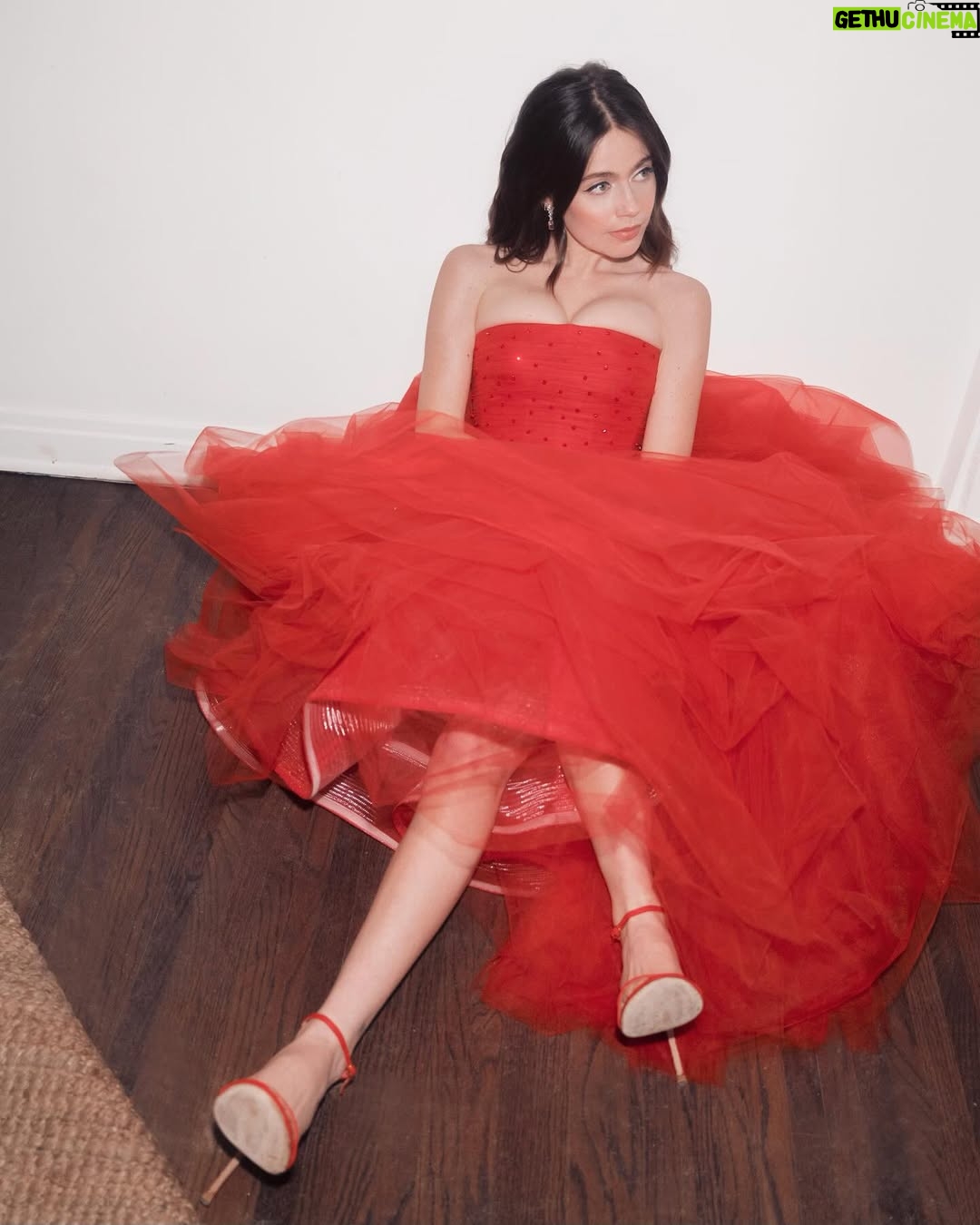 Molly Gordon - 36.8K Likes - I like to sit down and also stand up