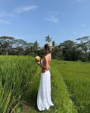 Moon Instagram - Welcome to paradise 🌞
(J’aimais pas la coco avant et je pensais plus pouvoir en remanger tellement j’en ai abusé et finalement faut croire que j’aime ça maintenant 🤭)