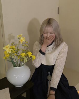 Moon Sua Instagram - 올해도 아건밥행☘️