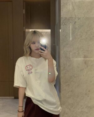 Moon Sua Instagram - 거울셀카를 좋아하는 편📸