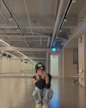 Moon Sua Instagram - 거울셀카를 좋아하는 편📸