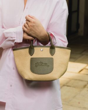 Morakot Sangtaweep Instagram - My new weekend bag ‘Le Panier’ ช่วงนี้เห่อกระเป๋าใหม่ 😊 @longchampth 

และชุดสดใสน่ารักจาก @sol_loungewear ค่าาาา 💗