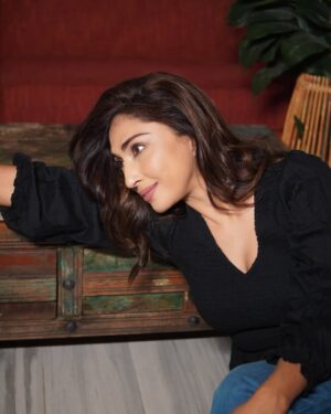 Mouli Ganguly Instagram - Mood 🖤