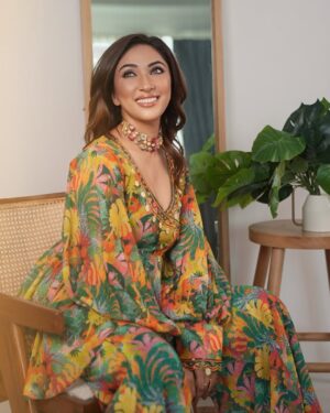 Mouli Ganguly Instagram - रंगीन 🌻🍃