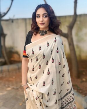 Mounika Dev Instagram - Good morning fam🫶

Beautiful sarees from @mehufashions