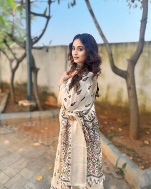 Mounika Dev Instagram - Good morning fam🫶

Beautiful sarees from @mehufashions