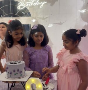 Muktha Instagram - You’re an amazing kid Aami Kutty 🥰 
I wish you all the best on your special day🎂🥳🎁
@divyasrnair 

#HappyBirthday
#BirthdayVibes
#AnotherYearWiser
#FeelingBlessed
#BirthdayQueen / #BirthdayKing
#gratefulheart #friends