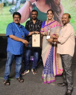 Mumtaz Sorcar Instagram - Spent an amazing evening in Vishakhapattnam with gems from different walks of life. Thank you Citizen Force FTPC not only for the award but also the hospitality and love. 🙏🏻❤️