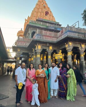 Muskan Bamne Instagram - जय महाकाल 🙏 जय महाकाल भैरव 🙏  जय मां गढ़ कालिका 🙏 

#Ujjain #Mahakal #JaiMataDi #Blessed #GodsChild #Famliy 
#MuskanBamne

Stylist - @dimple_m_soni
Saree by - @ethnicsaroj
