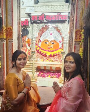 Muskan Bamne Instagram - जय महाकाल 🙏 जय महाकाल भैरव 🙏  जय मां गढ़ कालिका 🙏 

#Ujjain #Mahakal #JaiMataDi #Blessed #GodsChild #Famliy 
#MuskanBamne

Stylist - @dimple_m_soni
Saree by - @ethnicsaroj