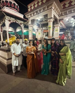 Muskan Bamne Instagram - जय महाकाल 🙏 जय महाकाल भैरव 🙏  जय मां गढ़ कालिका 🙏 

#Ujjain #Mahakal #JaiMataDi #Blessed #GodsChild #Famliy 
#MuskanBamne

Stylist - @dimple_m_soni
Saree by - @ethnicsaroj