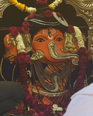 Muskan Bamne Instagram - जय महाकाल 🙏 जय महाकाल भैरव 🙏  जय मां गढ़ कालिका 🙏 

#Ujjain #Mahakal #JaiMataDi #Blessed #GodsChild #Famliy 
#MuskanBamne

Stylist - @dimple_m_soni
Saree by - @ethnicsaroj