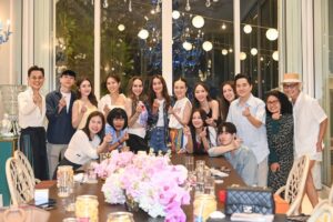 Myria Benedetti Instagram - ขอขอบคุณพี่แป้ง @panglamsam พี่สาวที่ใจดีกับน้องๆทุกคนเสมอมา🙏🏻ประทับใจทุกครั้งที่ได้มีโอกาสมีส่วนร่วมกับความรู้สึกที่อบอุ่นและสนุกสนาน รับรู้ได้ถึงพลังงานดีๆที่อยู่รายล้อม🥰นัทจะเก็บความทรงจำและมิตรภาพที่สวยงามนี้ไว้ในใจตลอดไปค่ะ✨ ขอขอบคุณ #พี่ป๊อปผู้ไม่มีไอจี แต่มีใจให้พวกเราเสมอมา☺️ปีนี้สะพรั่งมากนะคะไม่รู้ดาวอะไรย้าย?😂 สุดท้ายขอบคุณทุกคนจาก🤍  love you all ka❤️🥰🫶🏻(more than words) ✨