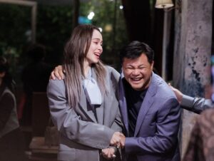 Myria Benedetti Instagram - เป็นวันเกิดที่มีความสุขที่สุดในชีวิตไม่คิดว่าจะมีคนที่เรารักมากันในวันที่เราไม่ได้คาดคิดว่าจะเกิดขึ้นเลยจริงๆ🥹 (surprisedที่สุดในชีวิตแล้ว😭)🤍✨ ขออนุญาตขอบคุณพี่ๆน้องๆที่นัทรักทุกคนซึ่งมากันด้วยหัวใจที่ทำให้วันนี้จะเป็นวันที่นัทจะไม่มีวันลืมลยค่ะ☺️🙏🏻

กราบขอบคุณพี่เอ พี่ชายอันเป็นที่รักและเคารพยิ่งซึ่งได้มาเป็นตัวแทนพี่แป้ง @panglamsam พี่สาวคนเก่งที่นัทรักเสมอมา🤍🙏🏻

ขอบคุณพี่บอยพี่ปริม @boytakonkiet @kanikar พี่ที่แค่เห็นน้ำตาหนูก็แตก! มันอุ่นใจมากค่ะพี่🤍🙏🏻

ขอบคุณพี่นิดพี่สาวที่แทบไม่ต้องพูดอะไรแต่เป็นอันเข้าใจและมีแต่พลังงานบวกให้กับน้องเสมอ🤍🙏🏻

ขอบคุณแม่อุ๊ @au_skulthai ที่มาด้วยใจอันอบอุ่น แม่อุ๊สวยสง่าและน่ารักที่สุดเลยค่ะ🤍🙏🏻

ขอบคุณพี่แหม่ม @siritornmam พี่สาวคนสวยคนเก่งแถมใจนักเลงที่พร้อมจะอยู่เคียงข้างเป็นไงเป็นกันกับน้องทุกกรณี🤍🙏🏻

ขอบคุณพี่อู๋ @auulala พี่สาวมหัสจรรย์ที่เป็นทั้งพี่เพื่อนและกัลยาณมิตรยั่งยืนและยาวนาน🤍🙏🏻

ขอบคุณพี่ #ป๊อปผู้ที่ไม่มีไอจี ท่านพี่เจ้าสำนักที่พร้อมสร้างรอยยิ้มและเสียงหัวเราะทั่วทั้งยุทธจักรที่หาตัวจับได้ยาก 🤍🙏🏻😁

ขอบคุณพี่โจ้ @joe_surface แม้พี่จะนั่งหลบมุมอยู่เงียบๆแต่พี่ทำให้หนูกลั้นน้ำตาไว้ไม่อยู่🥹🤍🙏🏻

ขอบคุณแอน @annethong เพื่อนที่ไม่ต้องมีคำบรรยายใดๆมากมายเพราะความแมนของเพื่อนคนนี้ไม่เคยเปลี่ยน🤍😊

ขอบคุณน้องริต้าน้องกรณ์ @sriritajensen @kornnarongdej พี่ดีใจเหลือเกินน้องทั้งสองเป็นความอุ่นใจและเป็นพลังงานบวกที่มาพร้อมกับหัวใจที่อ่อนโยนเสมอนะคะ🤍🤍

ขอบคุณโหน่ง @nongster  เพื่อนที่ใช่และเพื่อนที่ใช้คำๆนี้ได้อย่างcomplete 🤍😊 

ขอบคุณเนส @pb_nest6356 น้องคนดีคนนี้ที่เชื่อว่าหาที่ไหนไม่ได้อีกแล้ว เธอคือหนึ่งเดียวที่สุด🤍😊

ขอบคุณฟ้าโปรด @fahprod56 หนูสมชื่อนะคะ  Mami ภูมิใจในตัวหนูเสมอ หนูคือรักของMami🥰ขอบคุณที่ทำให้ทุกวันของพวกเรามีความหมายนะคะฟ้าโปรด🤍🥰

สุดท้ายแต่ไม่ท้ายสุดขอบคุณคนสำคัญคนนี้ @tannygirl (ต้นเรื่องของเหตุการณ์ในวันนี้) คำว่ารักน่าจะไม่พอสำหรับผู้หญิงคนนี้ เราช่างโชคดีที่มีเธอในชีวิตและถ้าไม่มีเธอก็จะไม่มีอีกความทรงจำที่งดงามและมีค่าแบบในวันนี้ขอบคุณที่สุด🥹ใจเธอมันยิ่งใหญ่นะแตน🤍🙏🏻

และขอขอบคุณทุกคนที่แม้ไม่ได้เขียนแต่ขอให้รู้ว่าทุกคนคือคนที่สำคัญในชีวิตของนัทเช่นกันนะคะ🥰 เป็นความรู้สึกที่ไม่สามารถพูดออกมาได้หมดแต่รู้ว่าหัวใจมันฟูและเปี่ยมล้นไปด้วยความสุขจริงๆขอบคุณจากใจกับทุกความรักที่มอบให้กับนัทนะคะและนี่คือของขวัญวันเกิดทีีมีค่าที่สุดที่เคยได้รับมาเลยค่ะ🤍🥰🙏🏻