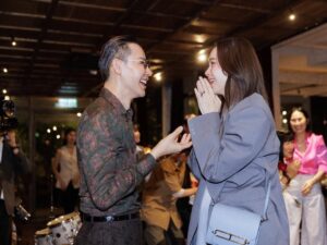 Myria Benedetti Instagram - เป็นวันเกิดที่มีความสุขที่สุดในชีวิตไม่คิดว่าจะมีคนที่เรารักมากันในวันที่เราไม่ได้คาดคิดว่าจะเกิดขึ้นเลยจริงๆ🥹 (surprisedที่สุดในชีวิตแล้ว😭)🤍✨ ขออนุญาตขอบคุณพี่ๆน้องๆที่นัทรักทุกคนซึ่งมากันด้วยหัวใจที่ทำให้วันนี้จะเป็นวันที่นัทจะไม่มีวันลืมลยค่ะ☺️🙏🏻

กราบขอบคุณพี่เอ พี่ชายอันเป็นที่รักและเคารพยิ่งซึ่งได้มาเป็นตัวแทนพี่แป้ง @panglamsam พี่สาวคนเก่งที่นัทรักเสมอมา🤍🙏🏻

ขอบคุณพี่บอยพี่ปริม @boytakonkiet @kanikar พี่ที่แค่เห็นน้ำตาหนูก็แตก! มันอุ่นใจมากค่ะพี่🤍🙏🏻

ขอบคุณพี่นิดพี่สาวที่แทบไม่ต้องพูดอะไรแต่เป็นอันเข้าใจและมีแต่พลังงานบวกให้กับน้องเสมอ🤍🙏🏻

ขอบคุณแม่อุ๊ @au_skulthai ที่มาด้วยใจอันอบอุ่น แม่อุ๊สวยสง่าและน่ารักที่สุดเลยค่ะ🤍🙏🏻

ขอบคุณพี่แหม่ม @siritornmam พี่สาวคนสวยคนเก่งแถมใจนักเลงที่พร้อมจะอยู่เคียงข้างเป็นไงเป็นกันกับน้องทุกกรณี🤍🙏🏻

ขอบคุณพี่อู๋ @auulala พี่สาวมหัสจรรย์ที่เป็นทั้งพี่เพื่อนและกัลยาณมิตรยั่งยืนและยาวนาน🤍🙏🏻

ขอบคุณพี่ #ป๊อปผู้ที่ไม่มีไอจี ท่านพี่เจ้าสำนักที่พร้อมสร้างรอยยิ้มและเสียงหัวเราะทั่วทั้งยุทธจักรที่หาตัวจับได้ยาก 🤍🙏🏻😁

ขอบคุณพี่โจ้ @joe_surface แม้พี่จะนั่งหลบมุมอยู่เงียบๆแต่พี่ทำให้หนูกลั้นน้ำตาไว้ไม่อยู่🥹🤍🙏🏻

ขอบคุณแอน @annethong เพื่อนที่ไม่ต้องมีคำบรรยายใดๆมากมายเพราะความแมนของเพื่อนคนนี้ไม่เคยเปลี่ยน🤍😊

ขอบคุณน้องริต้าน้องกรณ์ @sriritajensen @kornnarongdej พี่ดีใจเหลือเกินน้องทั้งสองเป็นความอุ่นใจและเป็นพลังงานบวกที่มาพร้อมกับหัวใจที่อ่อนโยนเสมอนะคะ🤍🤍

ขอบคุณโหน่ง @nongster  เพื่อนที่ใช่และเพื่อนที่ใช้คำๆนี้ได้อย่างcomplete 🤍😊 

ขอบคุณเนส @pb_nest6356 น้องคนดีคนนี้ที่เชื่อว่าหาที่ไหนไม่ได้อีกแล้ว เธอคือหนึ่งเดียวที่สุด🤍😊

ขอบคุณฟ้าโปรด @fahprod56 หนูสมชื่อนะคะ  Mami ภูมิใจในตัวหนูเสมอ หนูคือรักของMami🥰ขอบคุณที่ทำให้ทุกวันของพวกเรามีความหมายนะคะฟ้าโปรด🤍🥰

สุดท้ายแต่ไม่ท้ายสุดขอบคุณคนสำคัญคนนี้ @tannygirl (ต้นเรื่องของเหตุการณ์ในวันนี้) คำว่ารักน่าจะไม่พอสำหรับผู้หญิงคนนี้ เราช่างโชคดีที่มีเธอในชีวิตและถ้าไม่มีเธอก็จะไม่มีอีกความทรงจำที่งดงามและมีค่าแบบในวันนี้ขอบคุณที่สุด🥹ใจเธอมันยิ่งใหญ่นะแตน🤍🙏🏻

และขอขอบคุณทุกคนที่แม้ไม่ได้เขียนแต่ขอให้รู้ว่าทุกคนคือคนที่สำคัญในชีวิตของนัทเช่นกันนะคะ🥰 เป็นความรู้สึกที่ไม่สามารถพูดออกมาได้หมดแต่รู้ว่าหัวใจมันฟูและเปี่ยมล้นไปด้วยความสุขจริงๆขอบคุณจากใจกับทุกความรักที่มอบให้กับนัทนะคะและนี่คือของขวัญวันเกิดทีีมีค่าที่สุดที่เคยได้รับมาเลยค่ะ🤍🥰🙏🏻