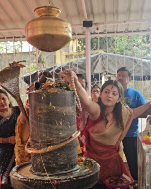 Nabanita Malakar Instagram - लागी मेरी प्रीत तेरे संग मेरे शंकरा 
लागी मेरी प्रीत तेरे संग मेरे शंकरा 🙏🏻😇❤️🧿
ॐ नमः शिवाय 🔱🙏🏻🔱

#shivratri #shiva #mohadeb #volenath #sankara #omnamoshivay 🙏🏻😇✨💫