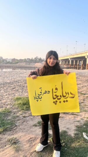 Nadia Jamil Instagram - This wasn’t planned. It was a spontaneous initiative. Huma Safdar picked the first piece of trash and we all followed. Thank you to my amazing niece and son for accompanying me to the Ravi River today. 
It was heartbreaking. Almost like visiting our beloved Ravis grave. Thank you to everyone who helped clean a small part o the bank up. It was a token gesture but a powerful one. I hope @govtofpunjabpk @maryamnawazofficial @shehbazsharif @phdec.pk @walledcitylahoreauthority can work with @ravibachaotehreek & @abuzarmadhu to find solutions to clean up the banks and our Bara Dari and protect it from further toxic chemicals and waste. This was not water in the Ravi bed, IT WAS POISON.

And YES NEXT TIME I WILL TAKE GLOVES FOR US ALL.