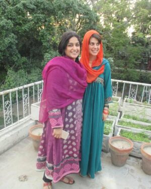 Nadia Jamil Instagram - Once upon a time…in Lahore 🇵🇰 with @njlahori 
Thank you for your hospitality, the generous shopping 🛍️ gifts 🎁 and everything… from London to Lahore, to Cambridge to Islamabad, on stage, on set 🎥, at the restaurant, helping needy and growing awareness for mental health…love is the way 🩷